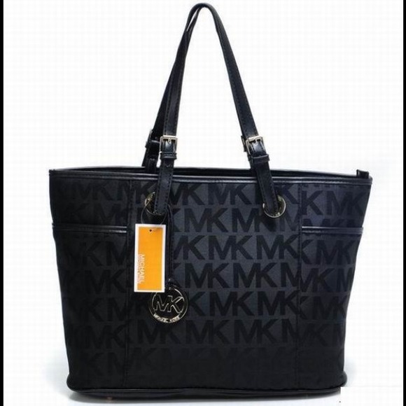 👀👉LOOKING FOR THIS MK BAG👈👀