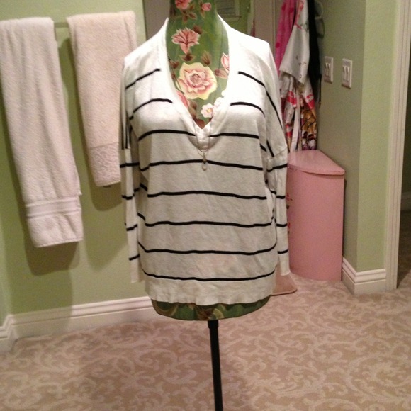 ❌BUNDLED❌White sweater top with black stripes