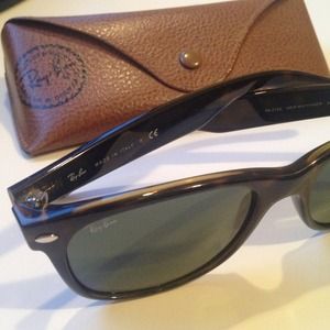 Rayban original Wayfarers.