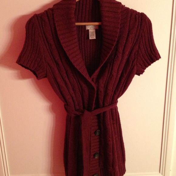 Short sleeves button up sweater