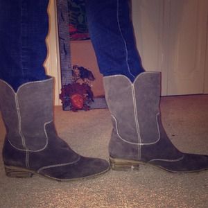 Cute Suede brown cowboy boots