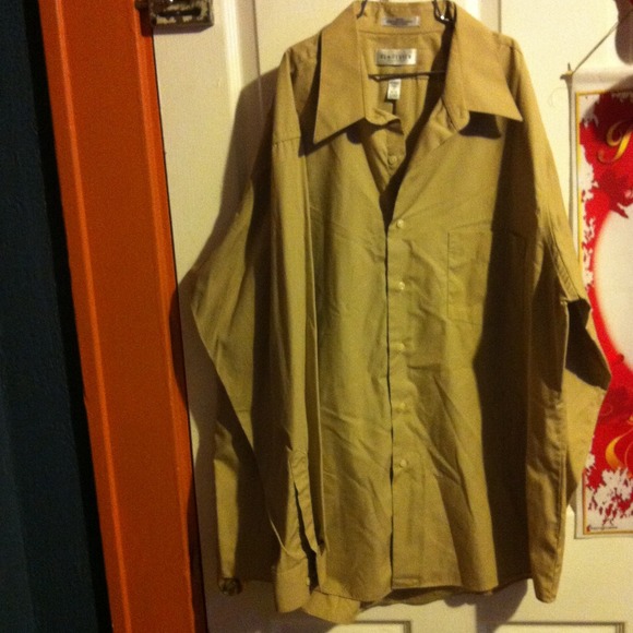 ✴️️️DONATED✴️Khaki Dressy Mens shirt