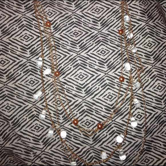 ⛔SOLD⛔ Gold faux pearl, faux crystal gold necklace