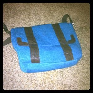 Messenger style purse