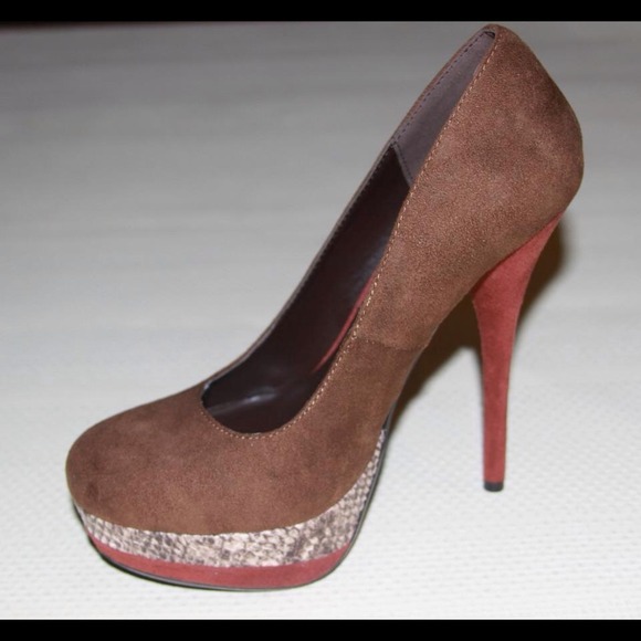 BRAND NEW NEVER WORN women's pump