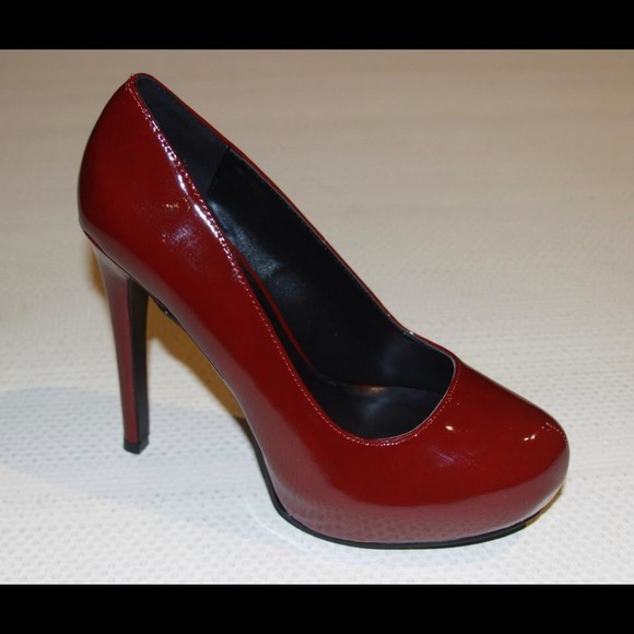 Brand new-never worn- women's pump