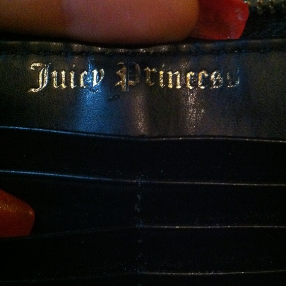 SOLD/TRADED👑💕Authentic Juicy Checkbook Wallet💕 - Picture 4 of 4