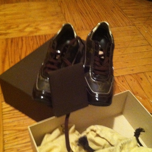 (SOLD) authentic Louis Vuitton women's sneakers. - Picture 2 of 4