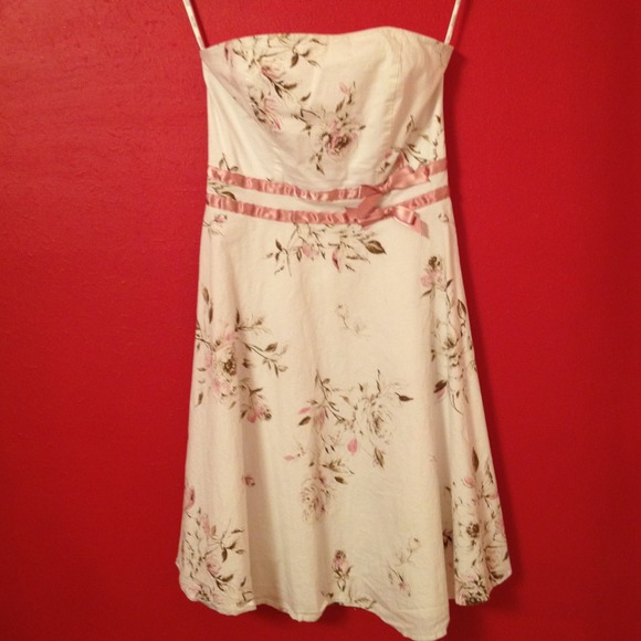 XOXO Strapless dress