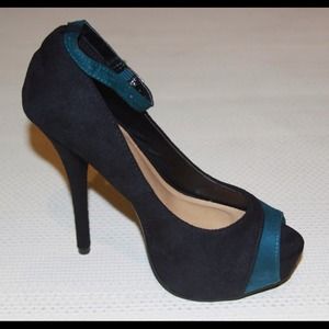 Brand new never worn women's pump