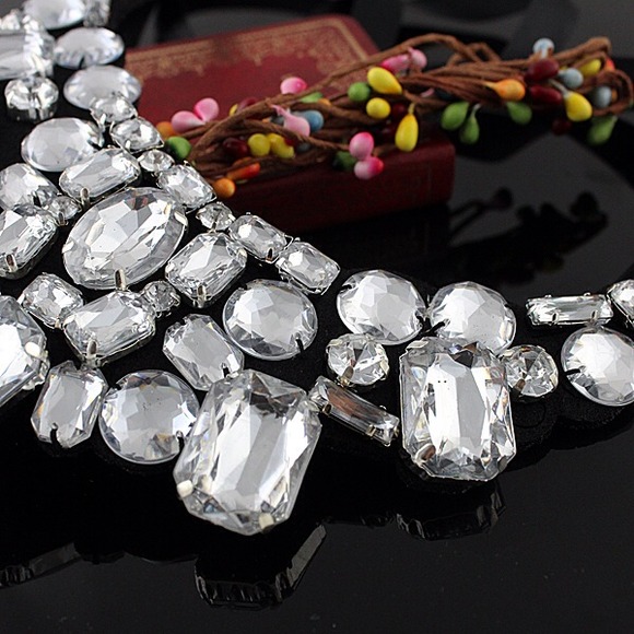 Crystal bib