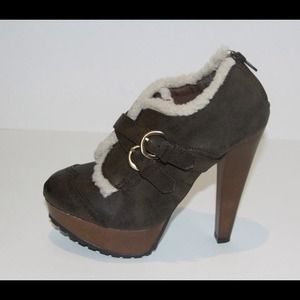 BRAND NEW-NEVER WORN. Women's ankle boot