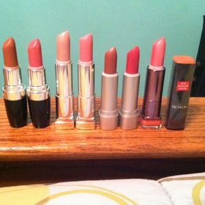 8pc set of lipsticks!