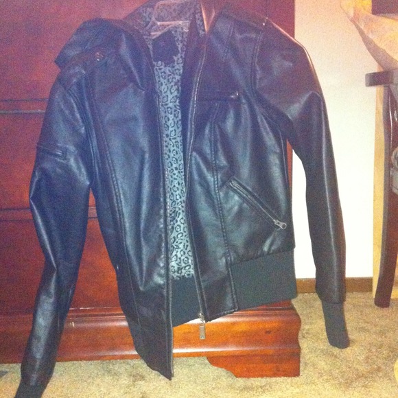 🚫SOLD🚫Faux black leather jacket