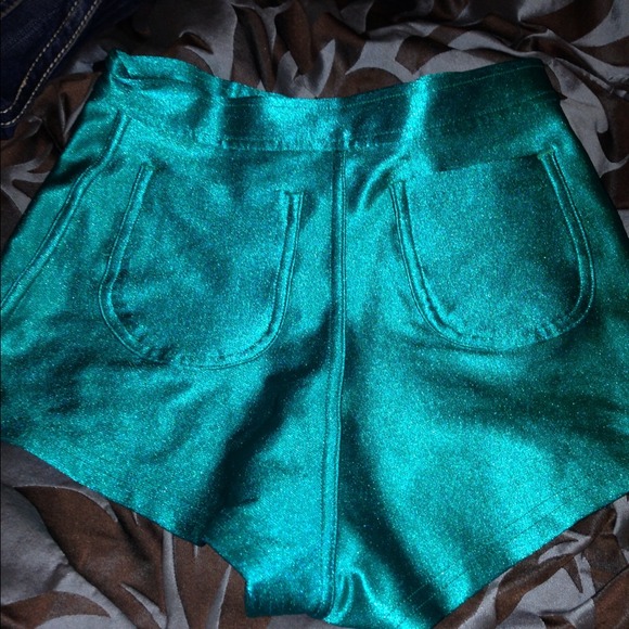 Shorts - Picture 2 of 4