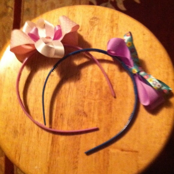 2 headbands with bows. HOLD