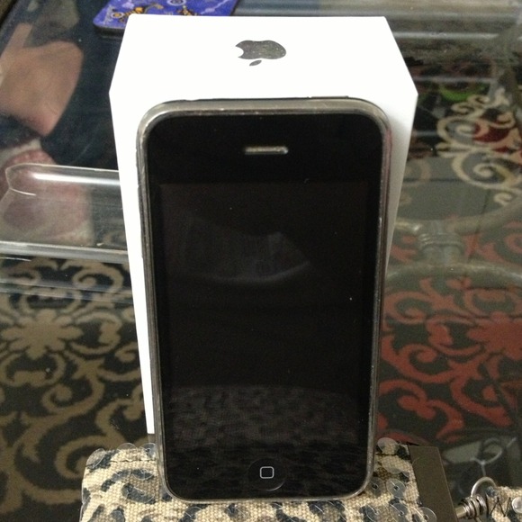 iPhone 3GS- UNLOCKED↔SOLD