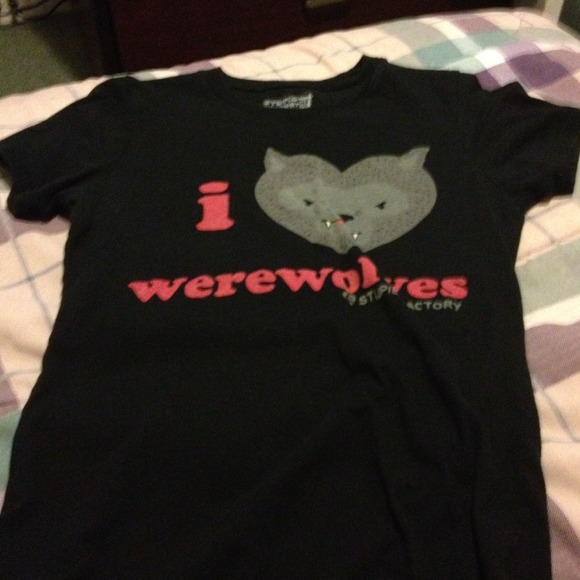 Black werewolf tee and camo skirt bundle