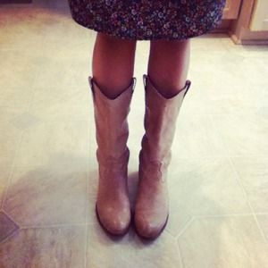 RESERVED FRYE Carson Pull on boots! Retail $368