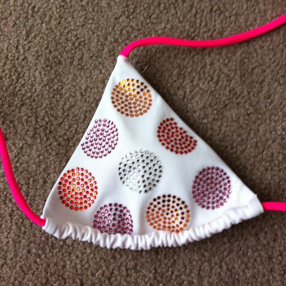 Bikini - Picture 2 of 3