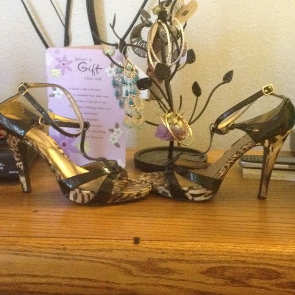 Sexy leopard strap up heels