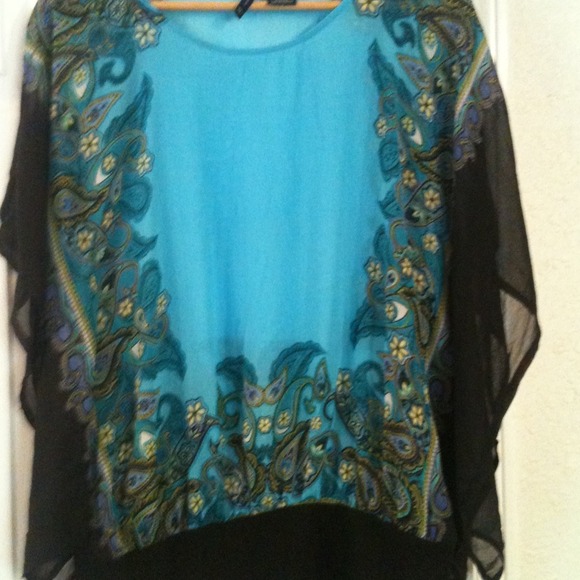 SOLD--New-Flutter sleeve chiffon print top