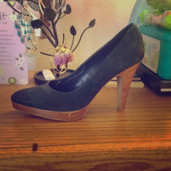 Nice swade dark blue heels