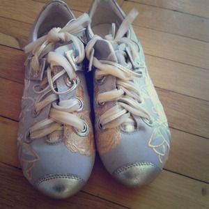 Bakers fashion floral silver sneakers size 9
