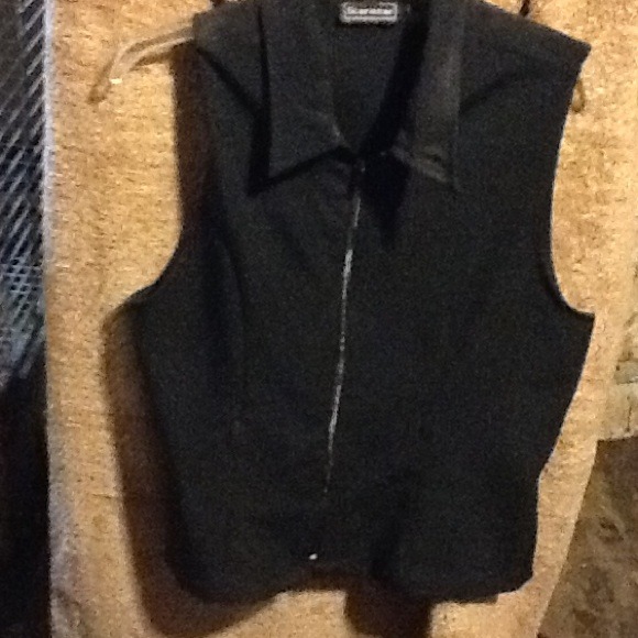 Black zipper vest type shirt - Picture 1 of 1