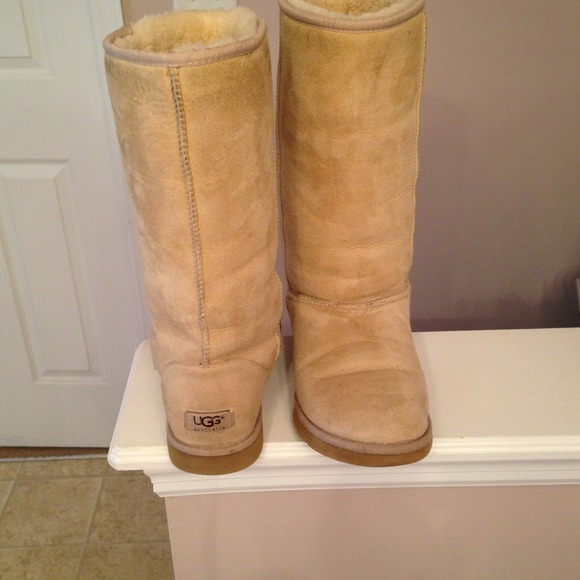 Reserved for @enishia Ugg Tall Boots size 9