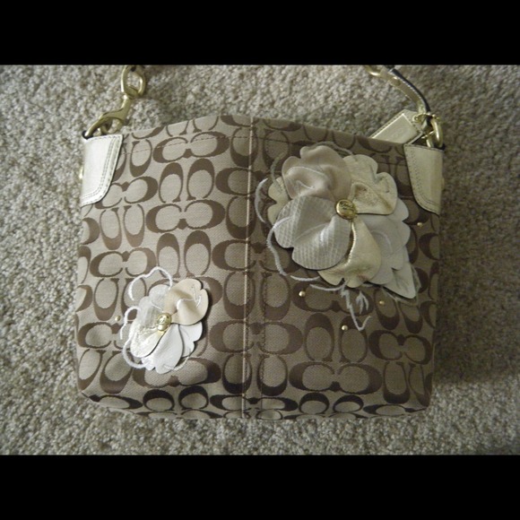 **SOLD** Cute spring coach purse never been worn - Picture 2 of 2