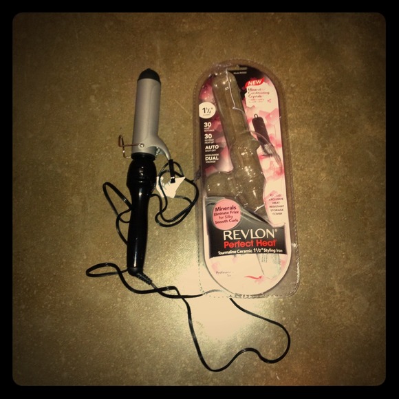 🌟Reserved🌟Revlon brand new hair curler!!