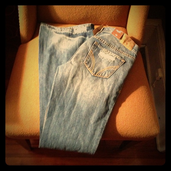 Hollister Denim - NWT Hollister  jeans..  Reg.size 3 ON HOLD 3/28.