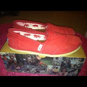 RESERVED FOR @LISA6 Solid red toms