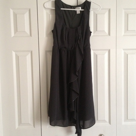 Grey maternity dress.
