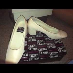 Pearl White Mootsies Tootsies Size 6.5