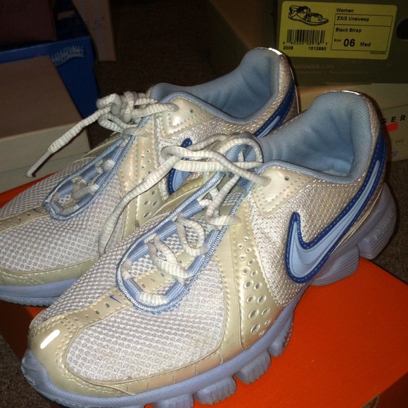 Nikes Size 6
