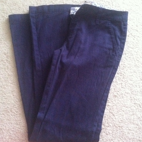 Navy dress trouser.
