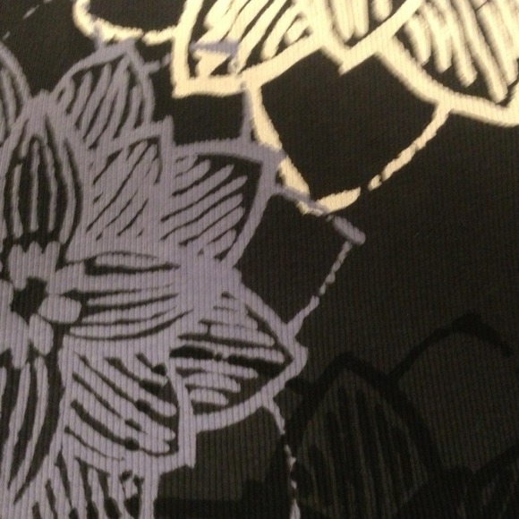 flower tank top🔕🔕SOLD🔕🔕 - Picture 2 of 3