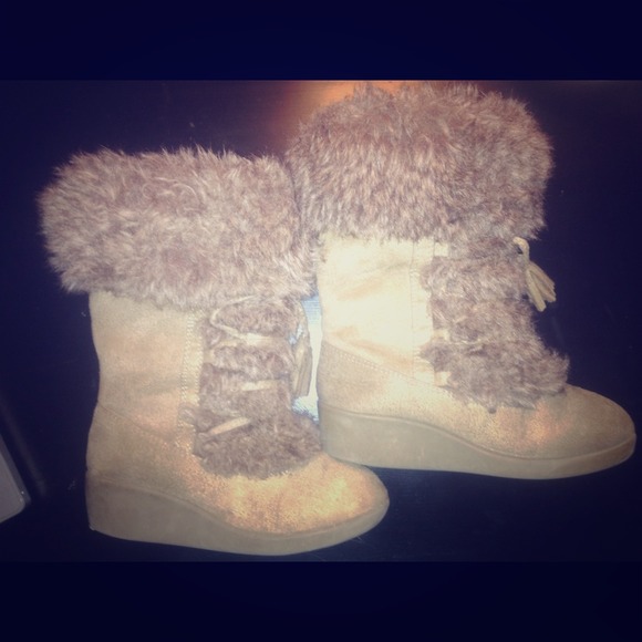 📌SOLD in Bundle📌Old Navy Fur and Tassels Boots