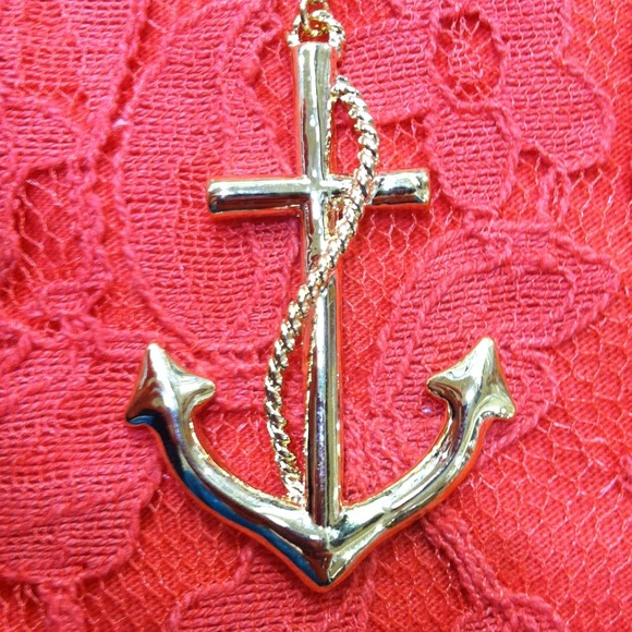 Gold anchor necklace