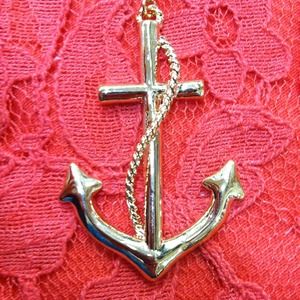 Gold anchor necklace