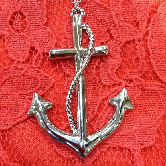 Silver anchor necklace