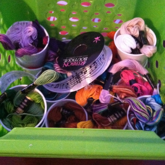 Bundle of string and green container :)