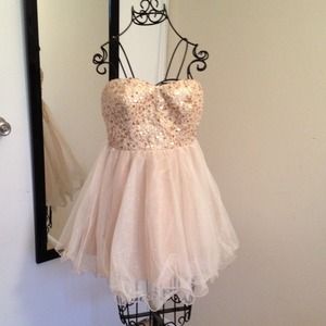 💥Reduced💥😍Size 4/5 "Speechless" Dress 😍