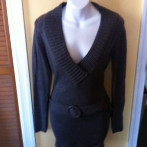 Belted sweater. Grey
