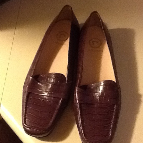 Shoes - Picture 3 of 4