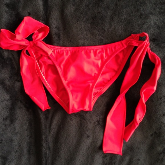 ❌SOLD❌ Extremely cheeky bikini bottoms
