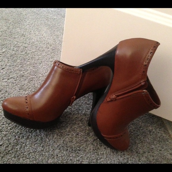 New ankle shoes! - Picture 2 of 3