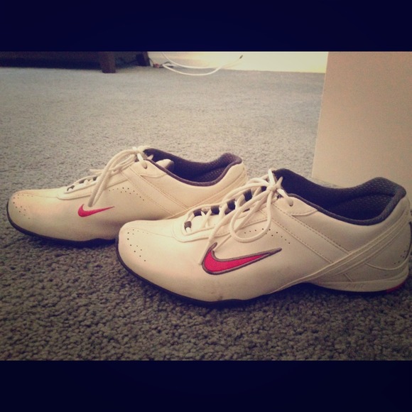 💢💢SOLD💢💢Nike shoes. Slightly worn